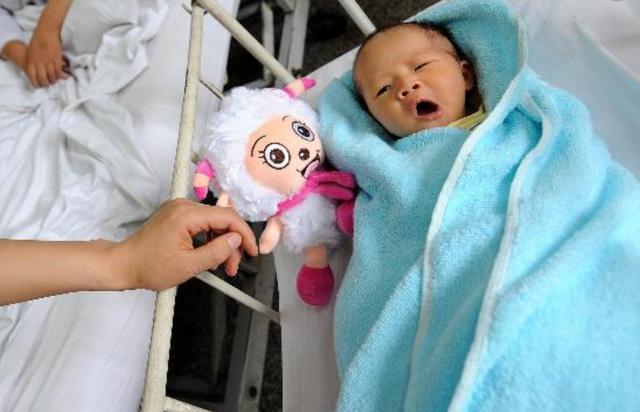 医生|宝宝出生后为啥要被留脚印医生不会告诉你,但父母要知道!