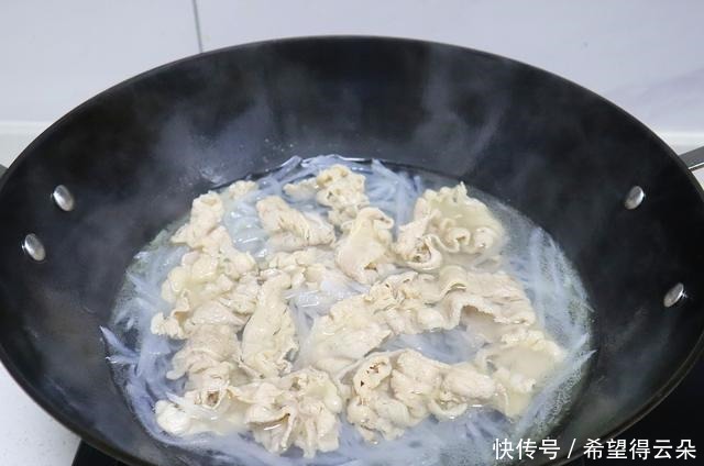 暖和|天冷适合多喝汤,推荐1道暖胃汤,做法简单,喝完暖和和的