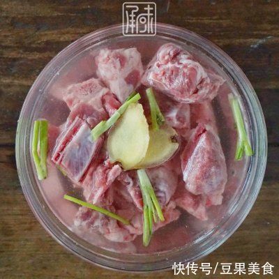  开胃解腻甜甜蜜蜜过新年，百香果烧排骨，一盘可不够