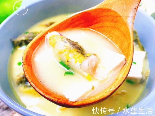 无论炖什么鱼,都不要放这2种料,放错了鱼又腥又难吃,还没营养