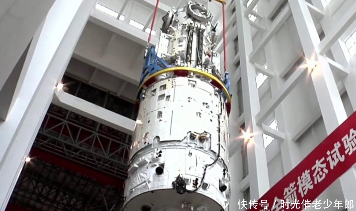 携嫦娥五号大胜之威,航天员何时登月?双重防护载人登月舱亮相