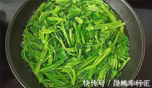 凉拌|空心菜别再炒着吃了,开水汆一下凉拌,清脆爽口,开胃好吃