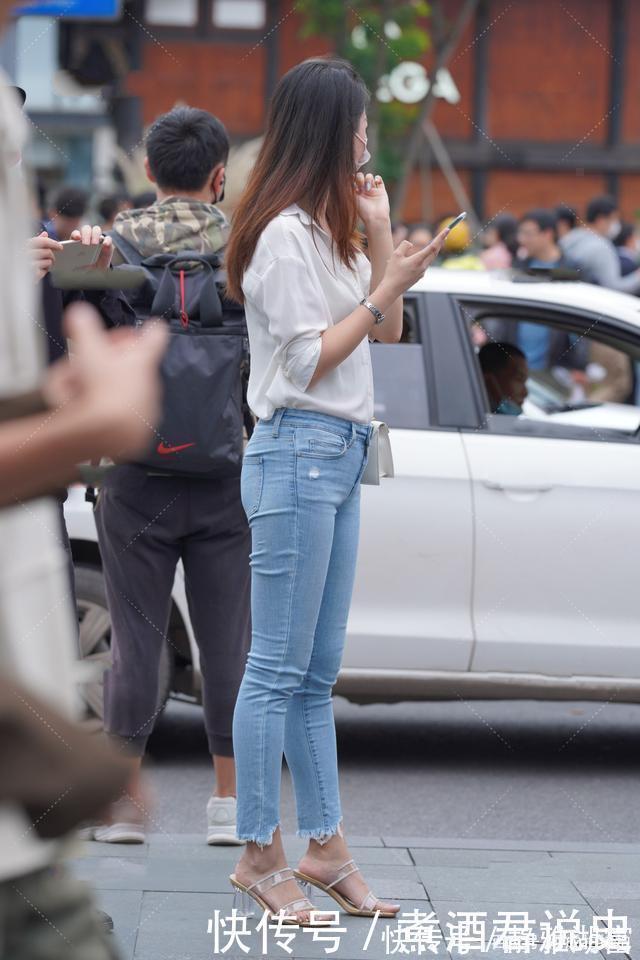 慵懒 白衬衣的通勤搭配,展现简约大方美,温柔优雅