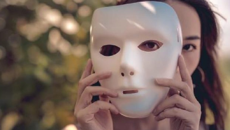 老话“两面三刀”具体指什么小人惯用的5种伎俩,早知道早好