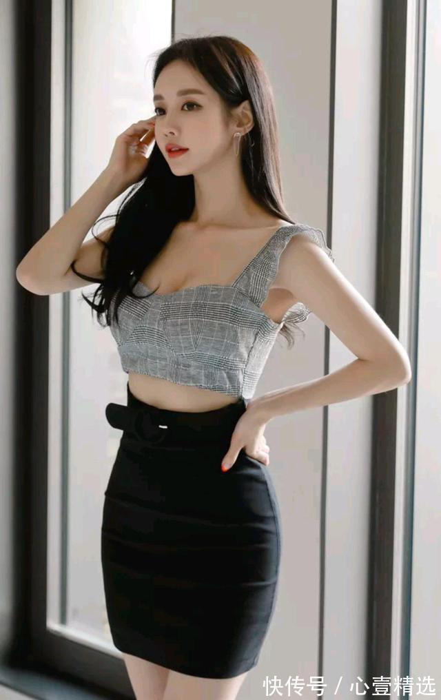 孙允珠|女神孙允珠高清时尚搭配:凌空雪岩灰石俏皮露脐无袖裙