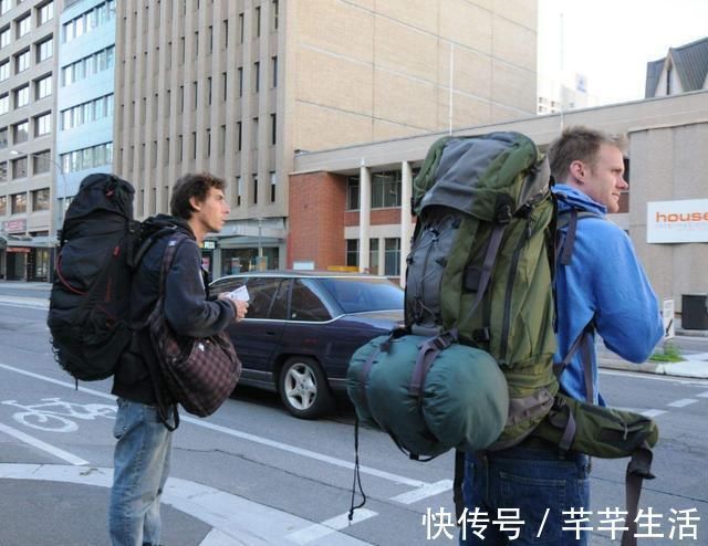 国人|国人旅游喜欢拖着箱子到处跑，为什么欧美人却热衷于背包