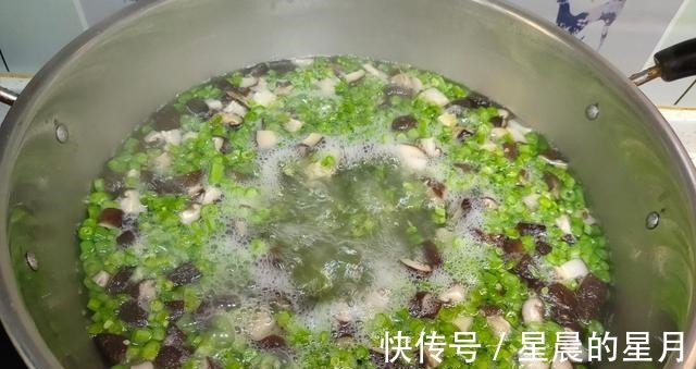 饺子|立秋了,再不吃这个菜就晚了,今天教你用它包饺子,吃起来特别鲜!