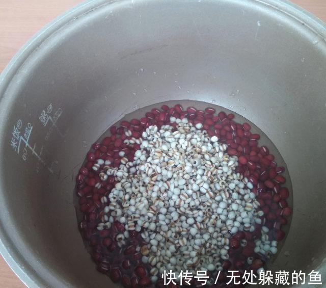 养胃|茯苓红豆薏米粥，健脾养胃，好喝又健康！