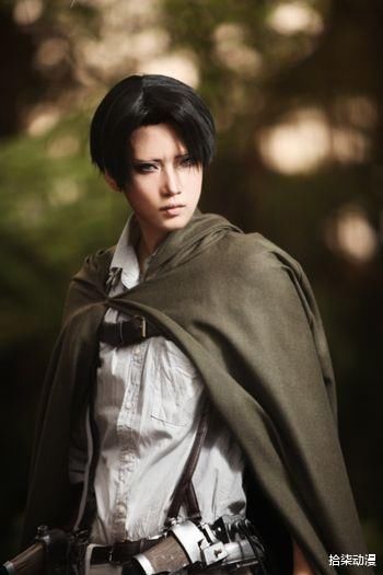 进击巨人|进击的巨人COS：小哥神还原巨人模样！韩吉漂亮潇洒，风头盖过三笠