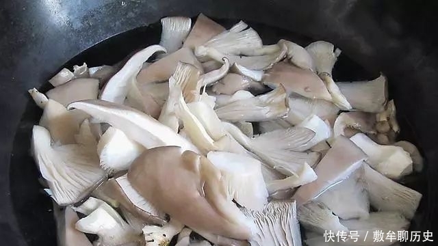 好吃|2分钟教会你家常菜“猪肉炖粉条”的做法,好吃得停不下来