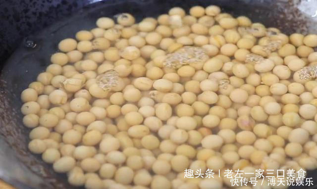 简单|猪蹄加上黄豆,这个季节最适宜的做法,比炖煮更软烂,简单又美味