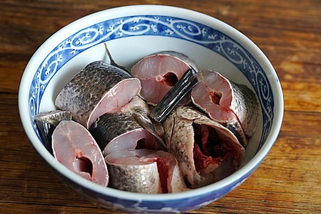 天冷了，宁可不吃肉也要多吃这鱼，和平菇是绝配，味道鲜美又滋补