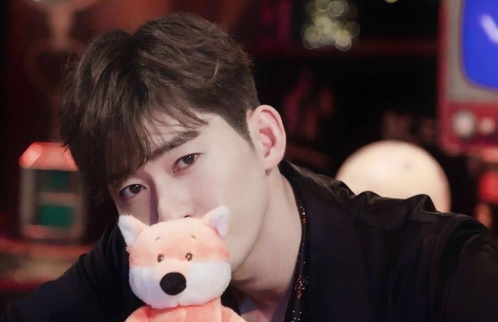 张翰|张翰爆金句“喜欢一个人要什么脸皮”怼戚薇,当年这样追郑爽吗?