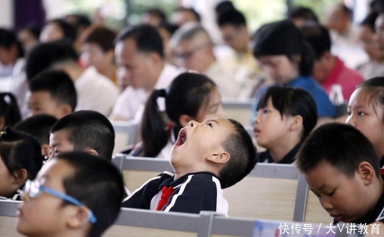 上课|中小学生迎来好消息，将调整上课时间，学生可以睡到自然醒