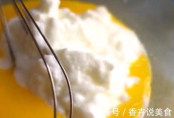制作美味的酸奶蛋糕,如奶酪般丝滑,松软美味入口即化