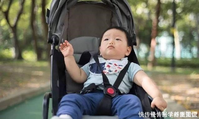 婴幼儿|这样带孩子伤宝宝脊柱,还妨碍他们长高,可大多数家长都还不知道!