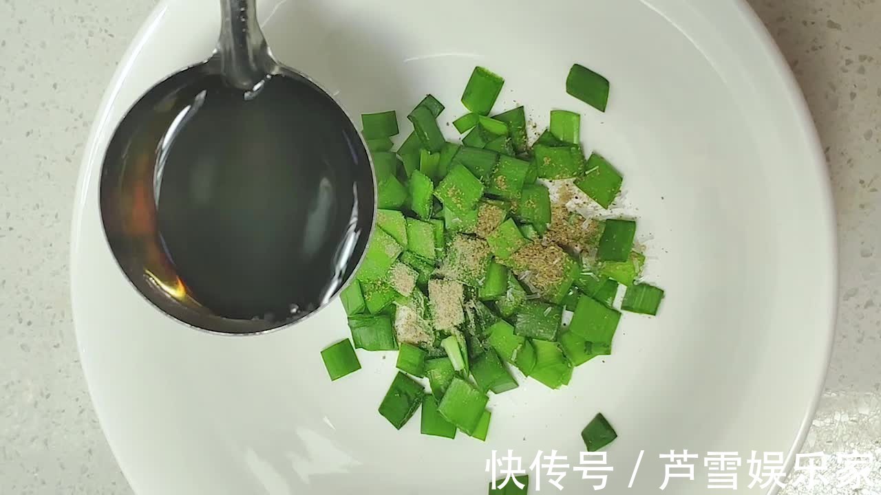 荷包蛋|清汤素面,汤头鲜美面条滑溜,任何时候吃都不给肠胃添“负担”!