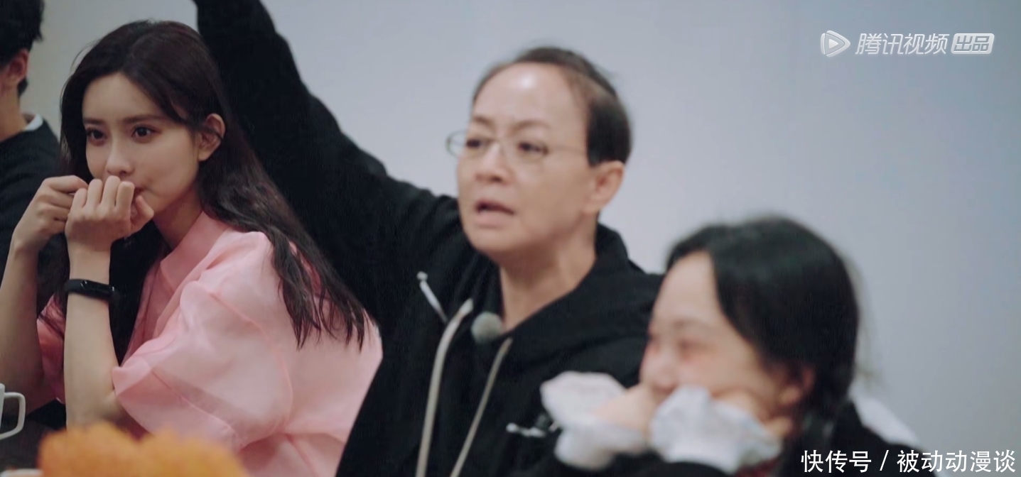 解说词 郭麒麟被宋丹丹问感情状况,李雪琴吐槽真人秀假,这档综艺真有毒