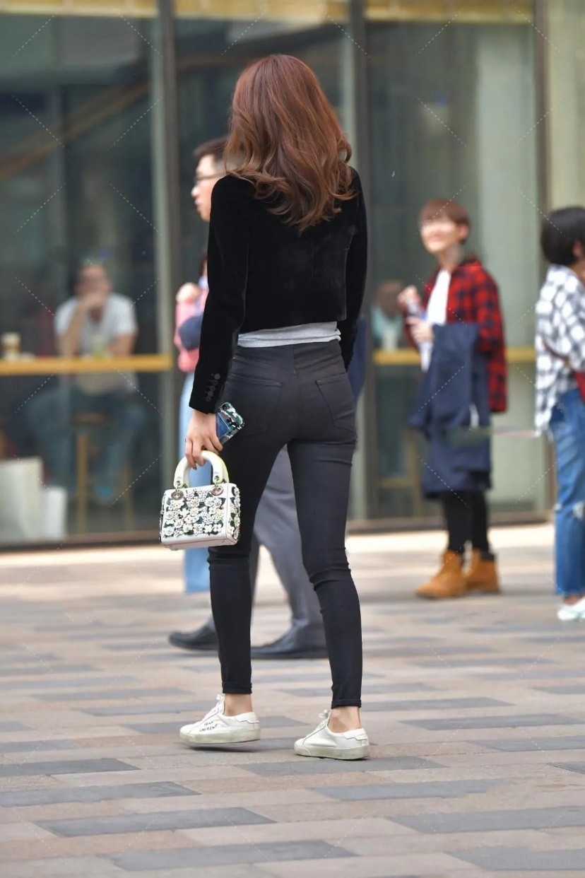 感觉|如何营造休闲又精致的感觉? 短款西装外套+牛仔裤帮你实现梦想!