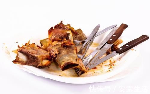 胃黏膜|比辣椒还伤胃的3大食物，你若常吃，胃病“找上门”还不自知！