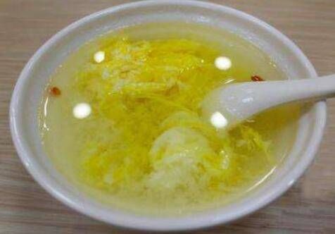 开水冲鸡蛋有什么好处，能够滋阴润燥化痰止咳促进身体发育