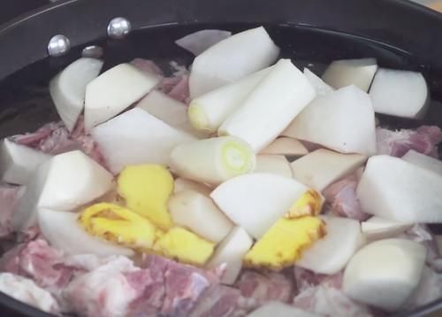 孩子爱吃的红焖羊肉,做法简单,味道鲜美,吃一次念念不忘