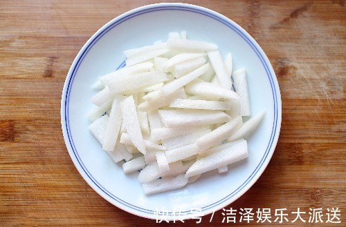 酸辣|教你白萝卜新吃法,酸辣爽脆,开胃又下饭,放冰箱几个月都不坏