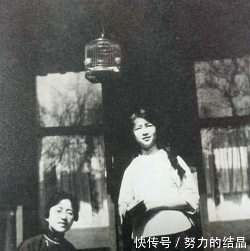 宋庆龄$嫣然一笑的宋美龄和遛鸟的林徽因罕见照,英姿飒爽,风姿绰约