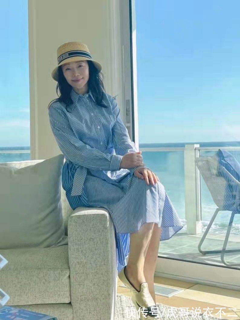 白色系|这位“妈妈辈”好会穿，4个技巧打造优雅气质，美成穿衣典范