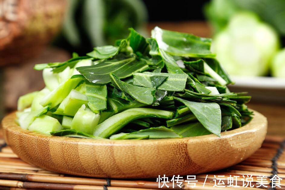 不管炒什么青菜,都不要直接下锅,掌握2个要点,脆嫩翠绿不出水