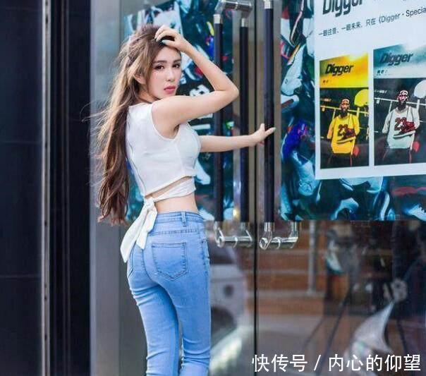 时尚穿搭牛仔裤简单自然的修饰,让女人的长腿更显修长与迷人!