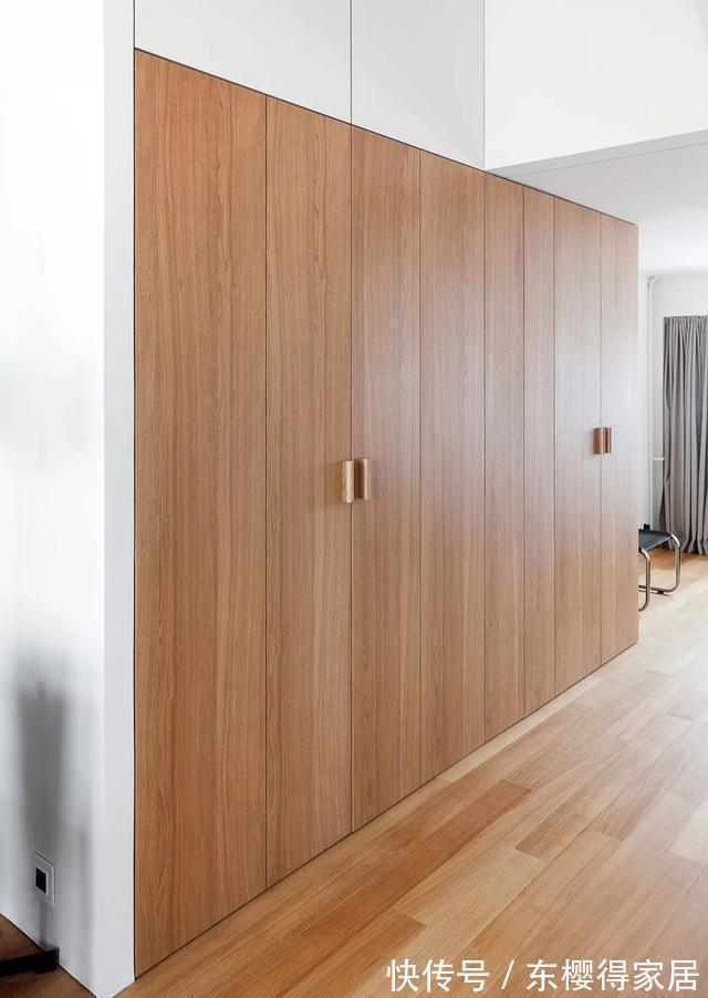 熨烫板|晒晒朋友的33㎡单身公寓,全屋定制柜子,这空间利用真是绝了!