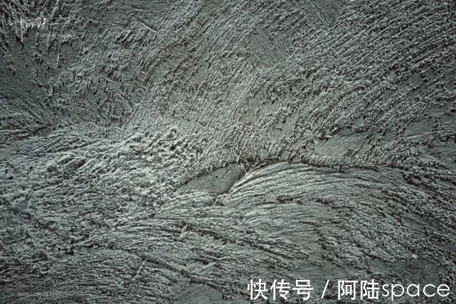 装饰|工地里随处可见的“画作”,装裱一下用来作装饰其实很不错