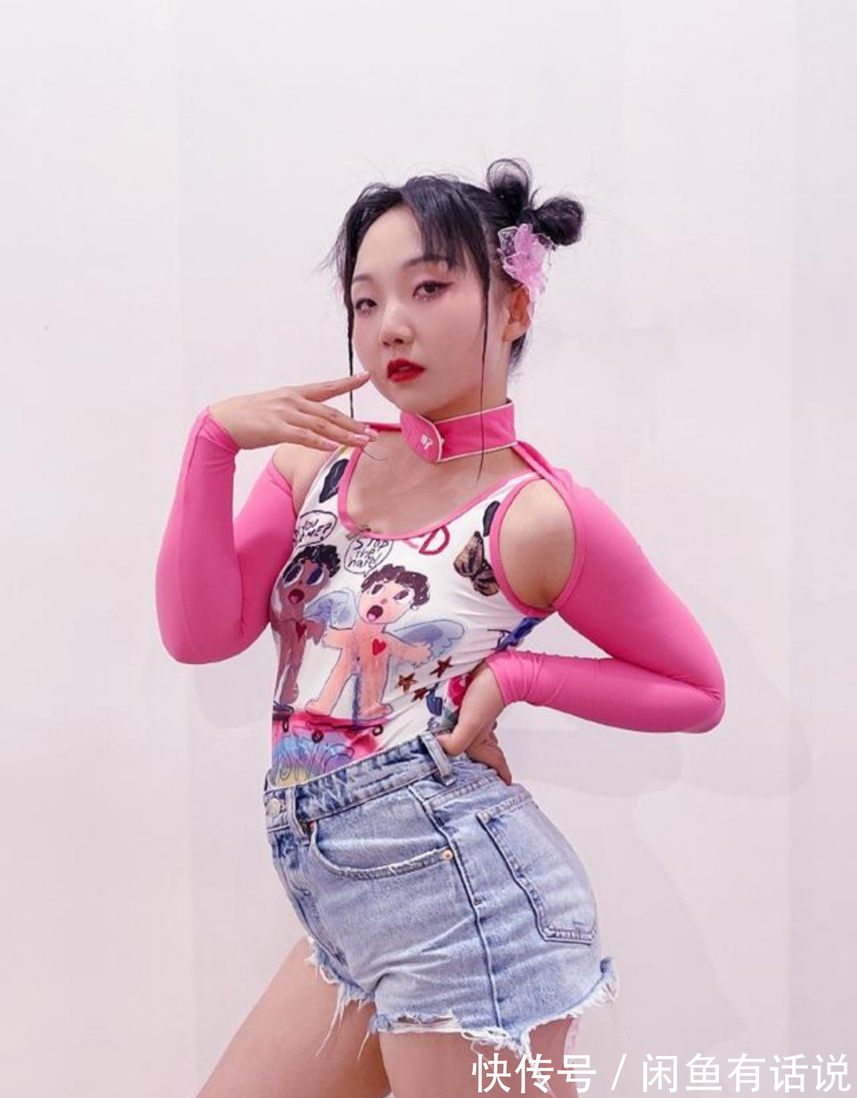 背心|辣目洋子胖得刚刚好,穿花背心配热裤走女团风,连眼神都透着自信