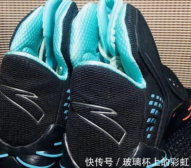 安踏 安踏签约拉文疑似签名鞋曝光,前后分掌鞋面袜套,扣篮王起飞!