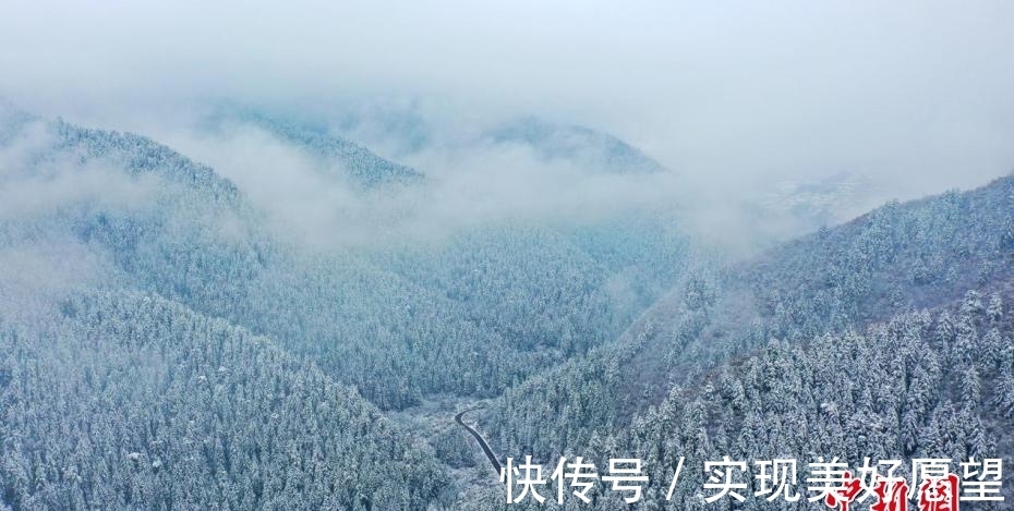 陇右名山|“陇右名山”变“雪山” 飘渺似水墨丹青