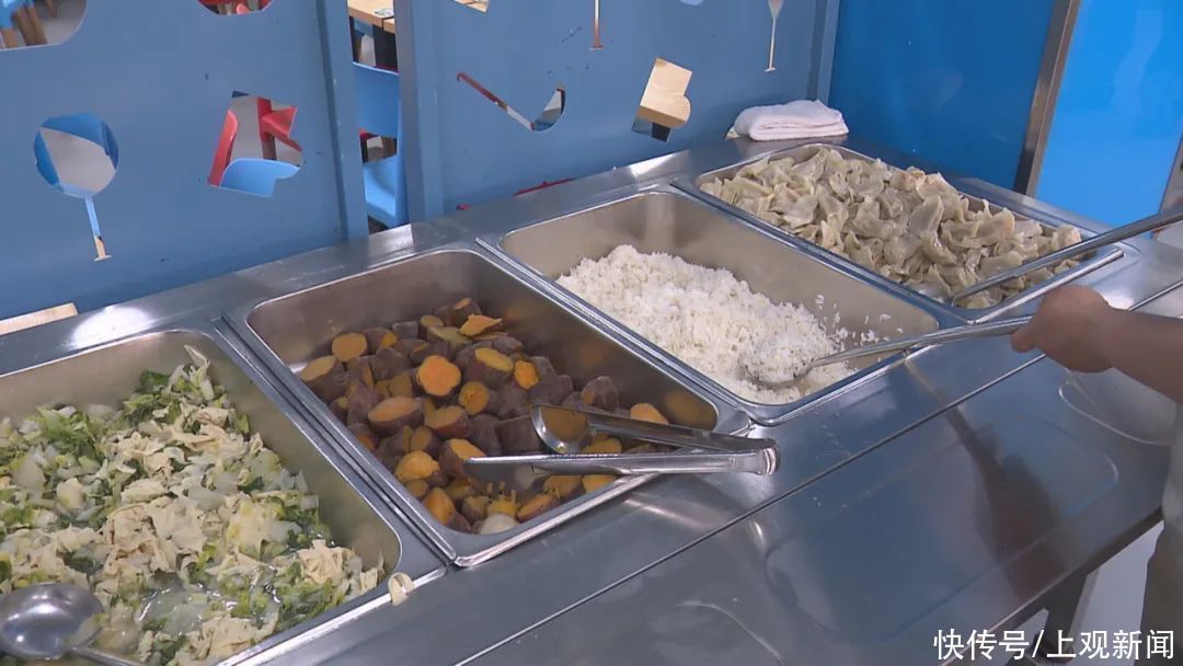 同学们|这两所学校食堂提供自助餐,种类多、不浪费、更健康