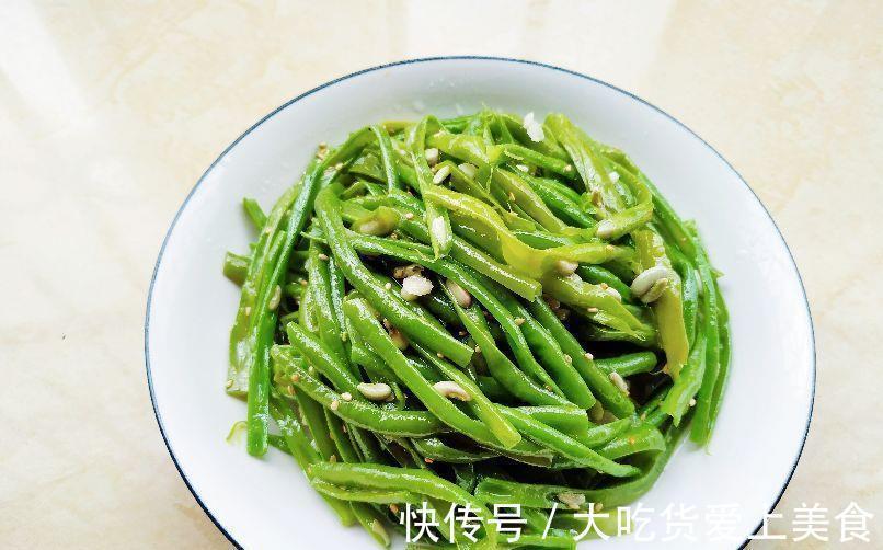 立秋前后豇豆怎么做好吃？加点肉末，去燥营养不丢失