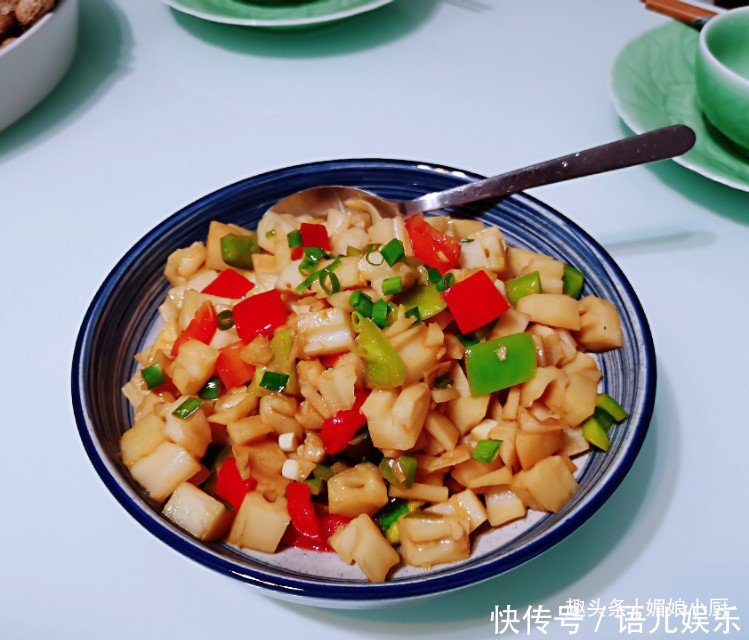  家里来客了，勤快的主妇做了一桌菜，其中有2道客人说从来没吃过