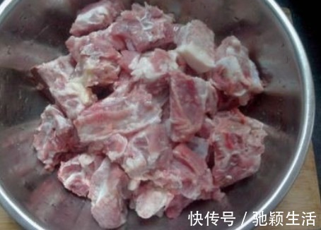 浮沫|炖排骨，直接焯水就错了！大厨再加一步，肉质软烂无腥味，真香