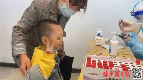 医护人员|采集核酸小朋友不张嘴?护士小姐姐“放大招”