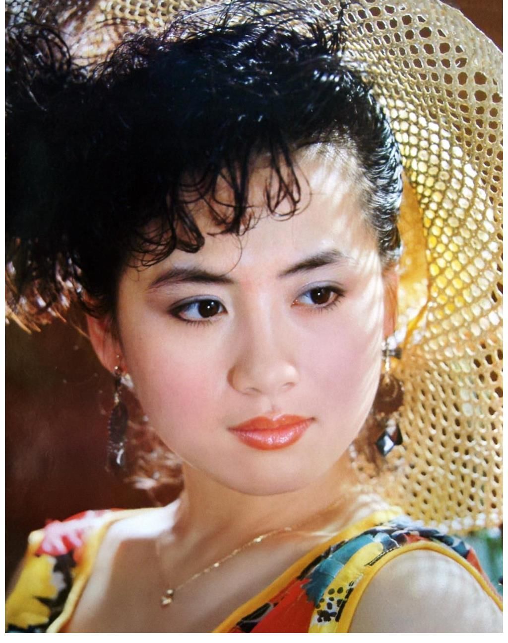 饰演者#记得影版《红楼梦》“贾宝玉”夏菁吗?曾因病息影,如今新照曝光