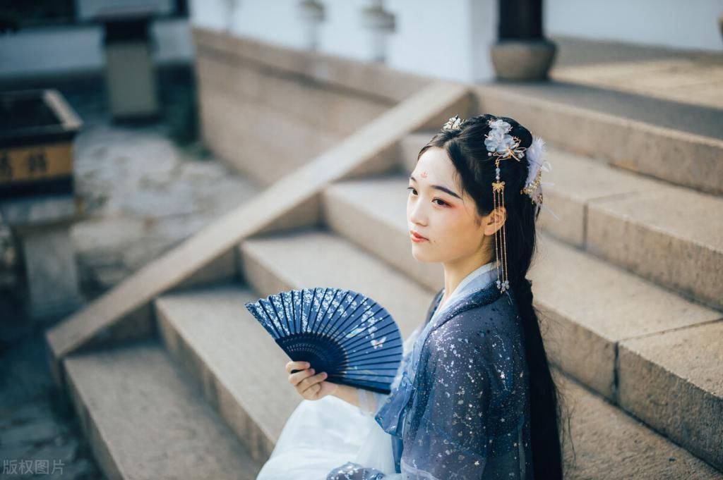 未来|故事：女将军被俘，大臣都不想救，皇帝怒了“这是朕未来的皇后”