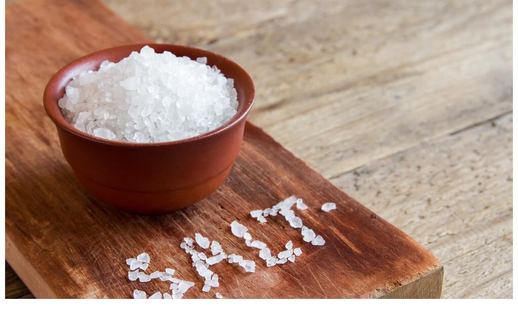 女子|45岁女子深夜骨折，悄然离世，医生：这1味调料天天吃，骨脆如沙