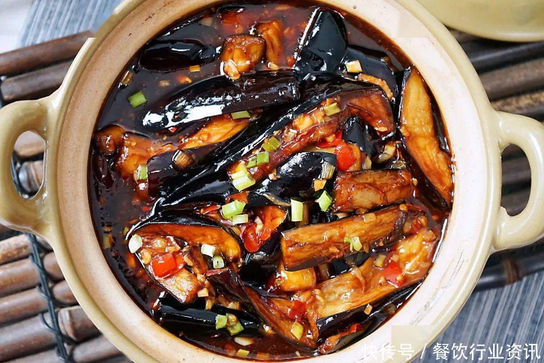 鱼香茄子|护肝清热又健脾,鱼香茄子煲,一份能下3碗饭,熬夜的人要多吃!