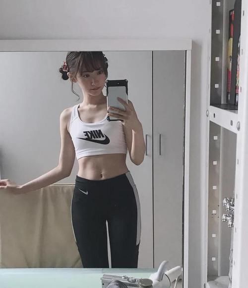 初恋女友|157cm萌妹成新晋初恋女友,小个子也有惊艳穿搭?全靠逆天比例