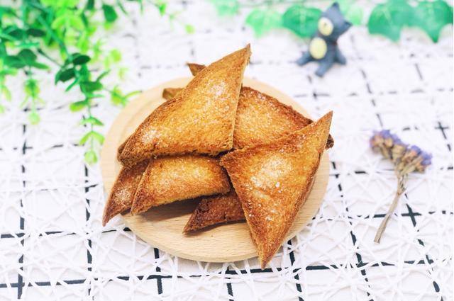家里有剩余的吐司片不知道怎么处置学会这零食做法，全部解决