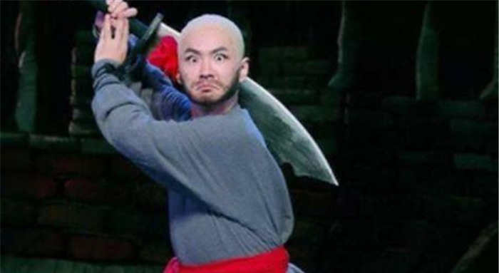 刽子手|在古代,刽子手在行刑前,为何会往刀上喷酒?是封建迷信吗?