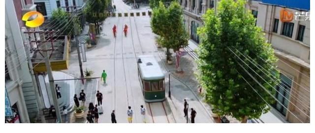 蔡国庆|吴奇隆发火片段被删:玩游戏遭保安拦截,小哥哥队被吐槽不冤枉