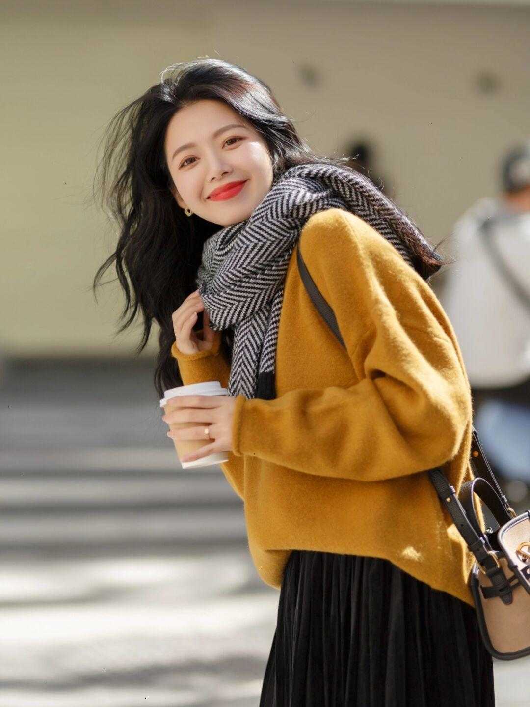 卫衣|黑色半身裙的万能搭配公式全在这,喜欢简约风格的,来这里集合了